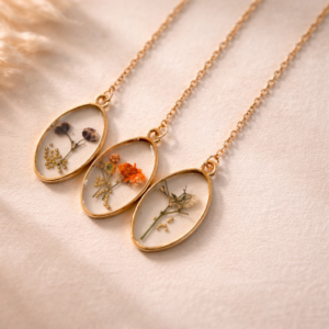 Ensemble de trois marque-pages avec fleurs naturelles