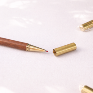 Joli stylo en bois pour dédicaces